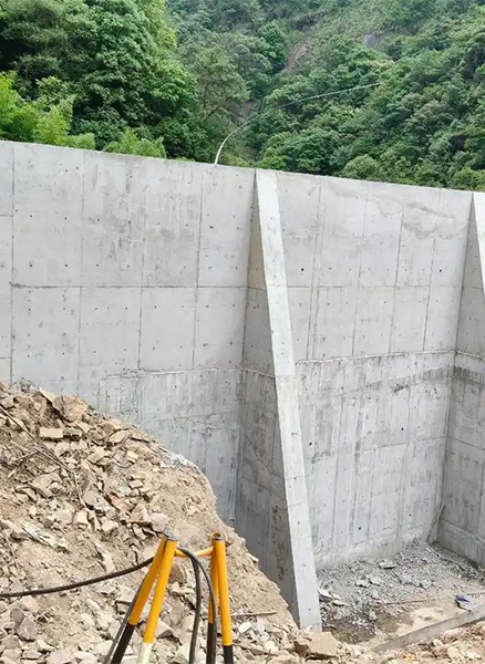 南阳内乡县重力式挡土墙